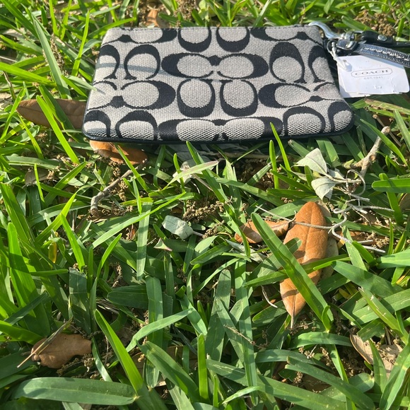 Coach Black Signature Wristlet NWT - Picture 3 of 6